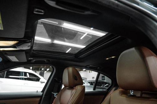 2022 BMW 330 i xDrive