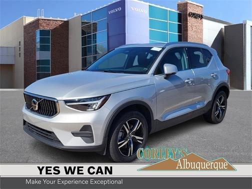 2025 Volvo XC40 B5 Core Bright Theme