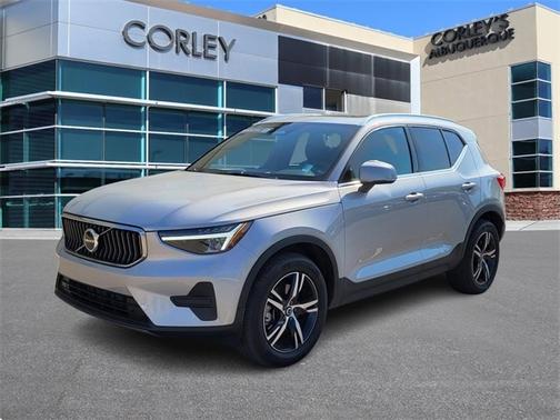 2025 Volvo XC40 B5 Core Bright Theme
