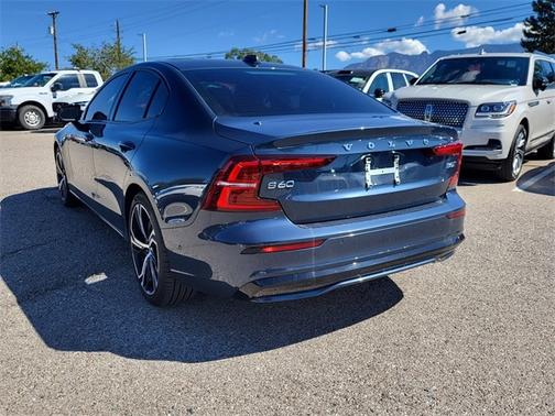 2024 Volvo S60 B5 Ultimate Dark