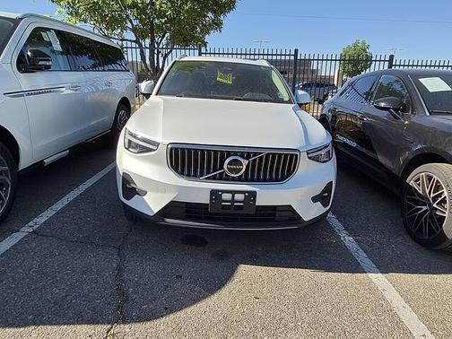 Crystal White 2025 Volvo XC40 Plus