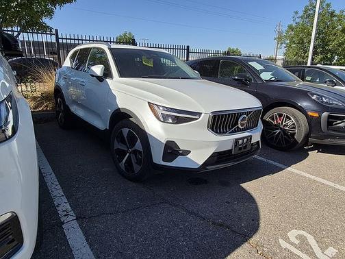 Crystal White 2025 Volvo XC40 Plus