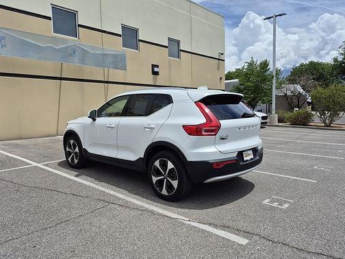 Crystal White 2025 Volvo XC40 Plus