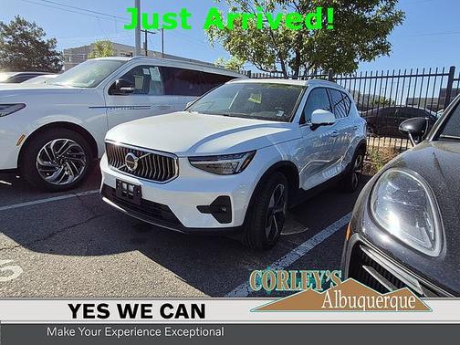 Crystal White 2025 Volvo XC40 Plus