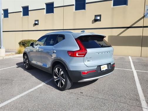 2024 Volvo XC40 B5 Ultimate Bright