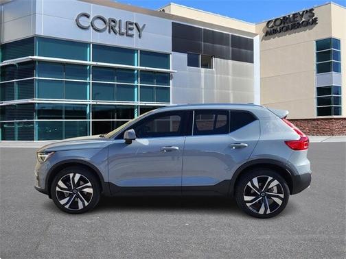 2024 Volvo XC40 B5 Ultimate Bright