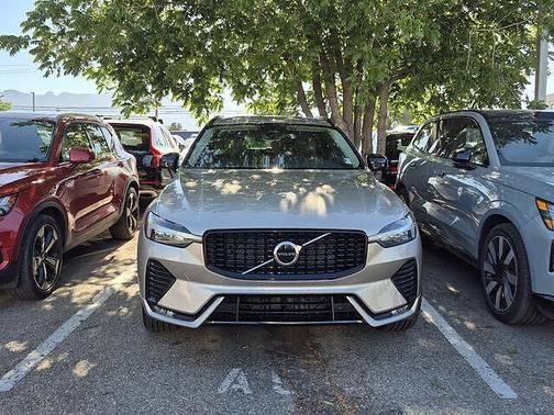 Bright Dusk 2025 Volvo XC60 Core