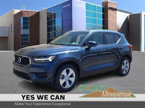 2022 Volvo XC40 T5 AWD Momentum