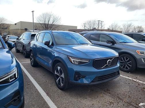 2025 Volvo XC40 Plus