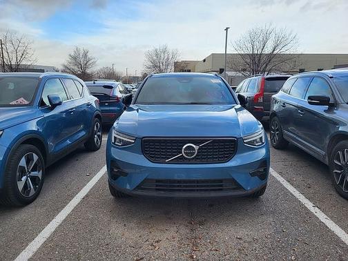 2025 Volvo XC40 Plus