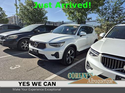 Crystal White 2025 Volvo XC40 Plus