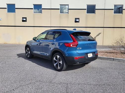 2025 Volvo XC40 Plus