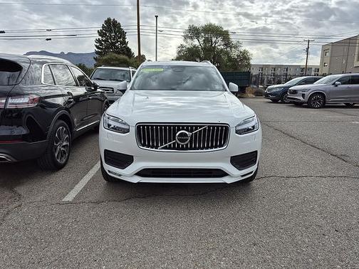 Crystal White 2023 Volvo XC90 Core