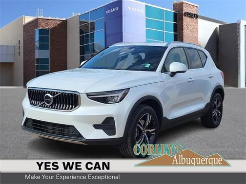 2025 Volvo XC40 B5 Core Bright Theme