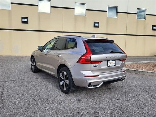 2025 Volvo XC60 Plus
