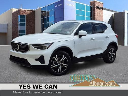 Crystal White 2025 Volvo XC40 Core