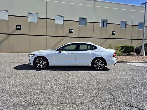 Crystal White 2024 Volvo S60 Core