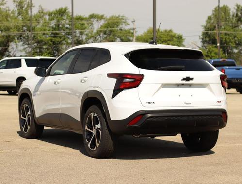 Summit White 2026 Chevrolet Trax FWD 1RS