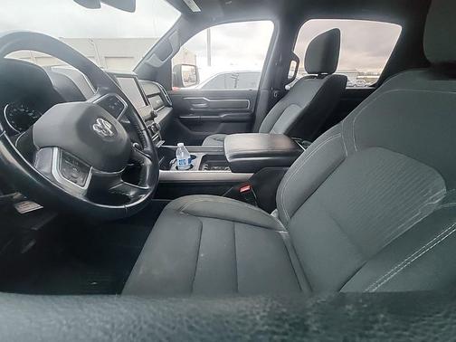 Diamond Black Crystal Pearlcoat 2022 RAM 1500 Big Horn/Lone Star