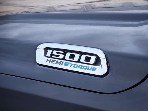 Diamond Black Crystal Pearlcoat 2022 RAM 1500 Big Horn/Lone Star