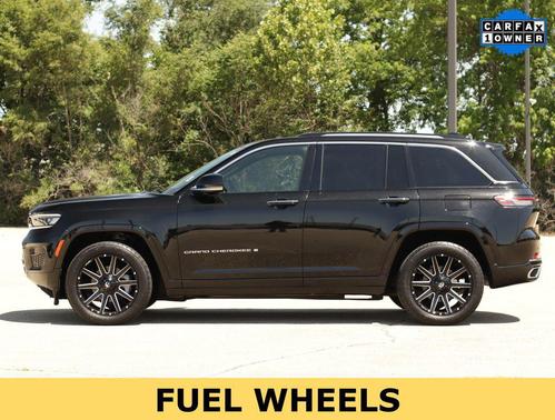Diamond Black Crystal Pearlcoat 2022 Jeep Grand Cherokee Overland