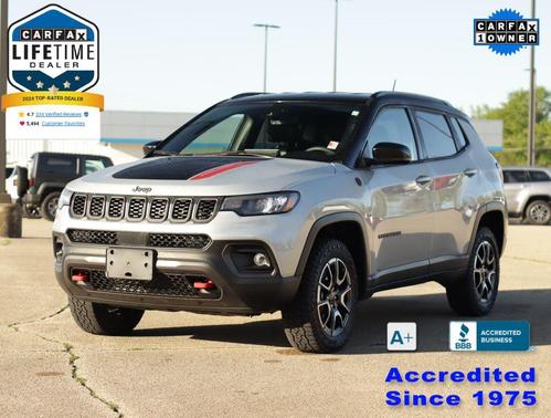 Silver Zynith Metallic Clearcoat 2025 Jeep Compass Trailhawk