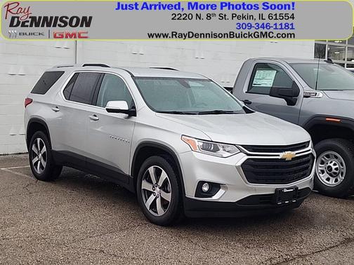Silver Ice Metallic 2018 Chevrolet Traverse LT Leather