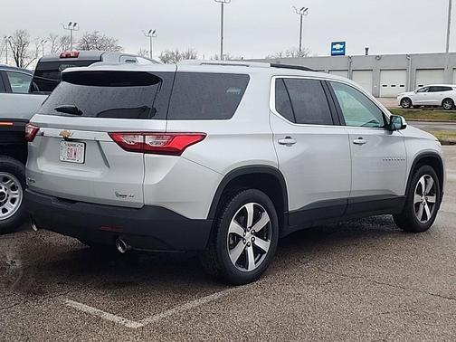 Silver Ice Metallic 2018 Chevrolet Traverse LT Leather