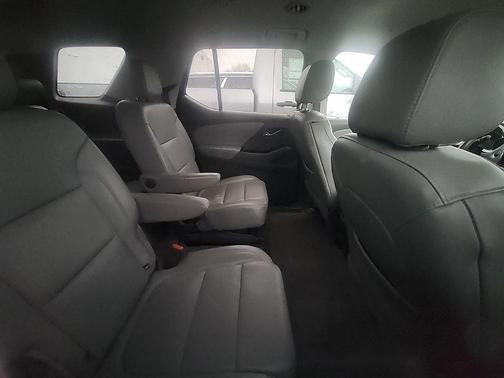 Silver Ice Metallic 2018 Chevrolet Traverse LT Leather