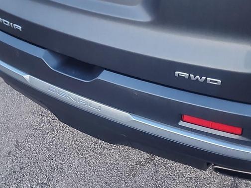 2022 GMC Acadia Denali