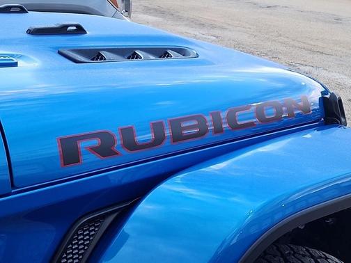 Hydro Blue Pearlcoat 2024 Jeep Gladiator Rubicon