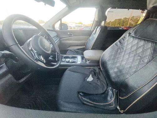 Ivory Silver 2025 Kia Carnival Hybrid EX