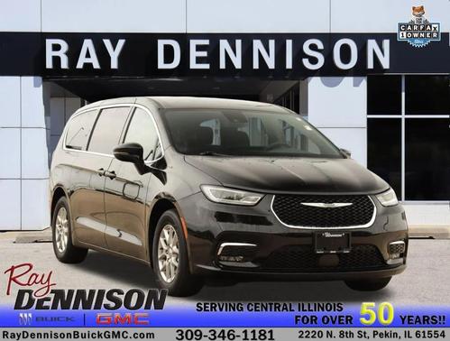 Diamond Black Crystal Pearlcoat 2025 Chrysler Pacifica L