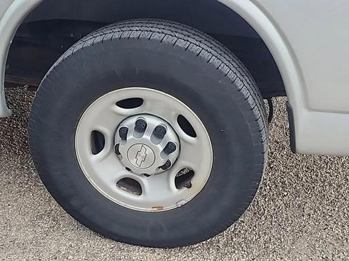 Silver Ice Metallic 2017 Chevrolet Express 2500 Work Van