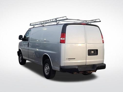 Silver Ice Metallic 2017 Chevrolet Express 2500 Work Van
