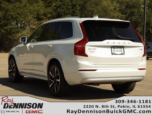 2022 Volvo XC90 T6 Momentum
