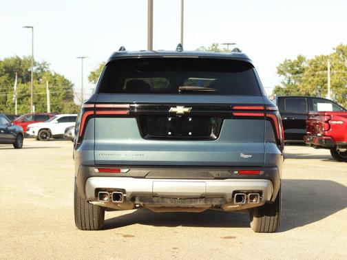 Lakeshore Blue Metallic 2025 Chevrolet Traverse LT