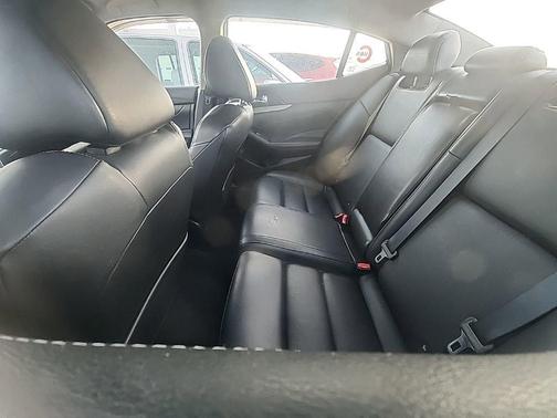 Brilliant Silver 2017 Nissan Maxima 3.5 SV