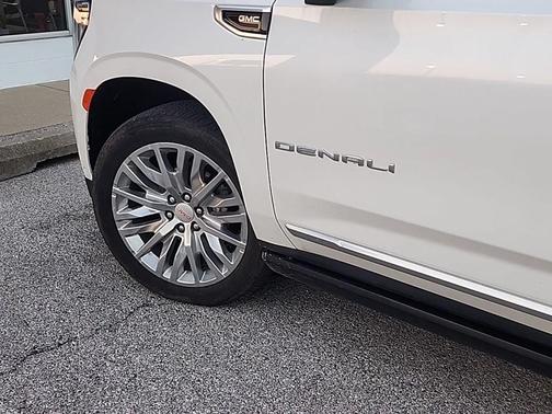 White Frost Tricoat 2023 GMC Yukon Denali