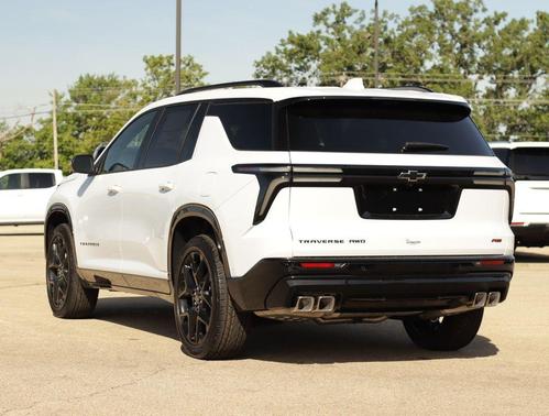 Polar White Tricoat 2026 Chevrolet Traverse RS
