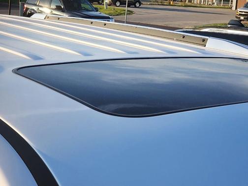 Crystal White Tricoat 2018 Cadillac Escalade Luxury