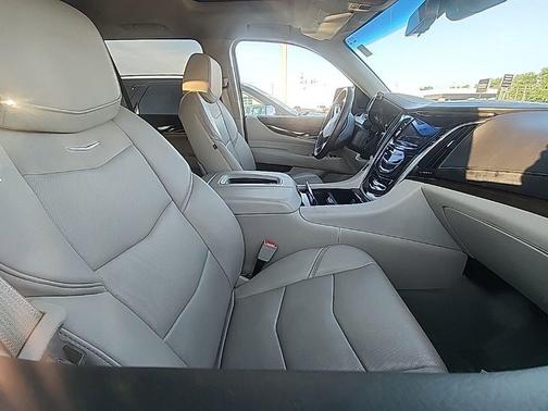 Crystal White Tricoat 2018 Cadillac Escalade Luxury