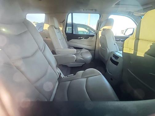 Crystal White Tricoat 2018 Cadillac Escalade Luxury