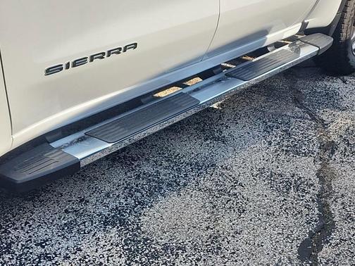 Glacier White Tricoat 2026 GMC Sierra 1500 SLT