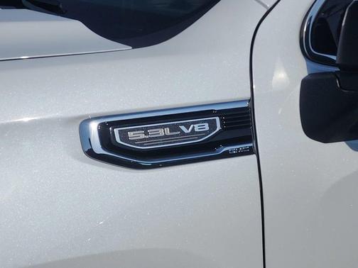 Glacier White Tricoat 2026 GMC Sierra 1500 SLT
