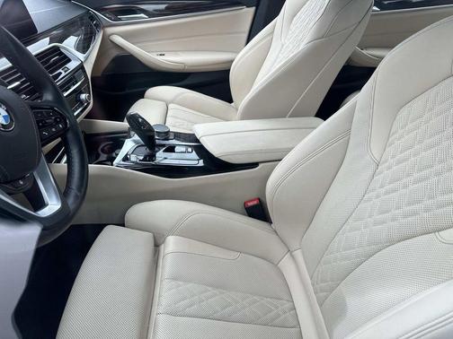 2022 BMW 530 i xDrive