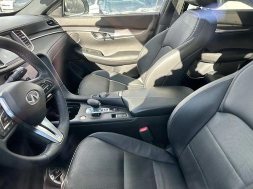 2022 INFINITI QX50 LUXE AWD
