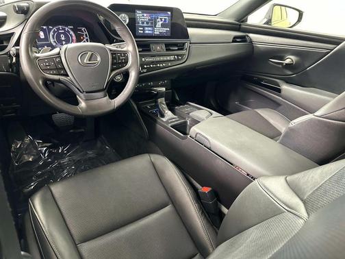 2022 Lexus ES 350 Base