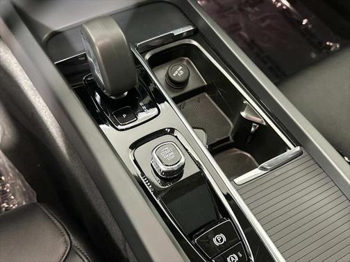 2024 Volvo S60 B5 Core Dark Theme