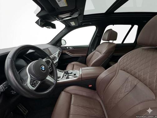 Mineral White Metallic 2020 BMW X5 M50i